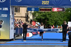 Králem Volkswagen Maratonu Praha je Keňan Nobert Kigen, nejlepším Čechem Jiří Homoláč