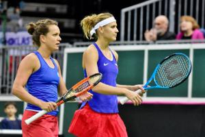Podívejte se, jak se hrála při utkání Fed Cupu Česko - Švýcarsko závěrečná čtyřhra