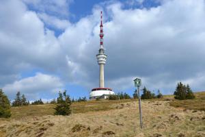 Turisté vědí, že ani pod Sněžkou nad vámi nebude nejvyšší se zemí spojené místo v ČR