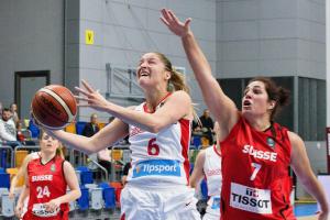 Podívejte se, jak basketbalistky Česka při cestě na ME rozhodily švýcarský hodinový strojek 62:35