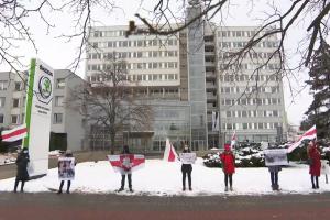 Reportáž ČT z Mladé Boleslavi se sedmi demonstranty rozhoupala Škodovku k bojkotu MS v hokeji