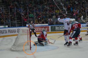 O2 aréna viděla pět branek, když hokejisté Sparty Praha porazili Pardubice 4:1