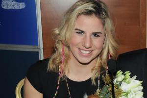 Ester Ledecká vyhrála ve snowboardingu v turecké Kayseri a slaví malý glóbus!
