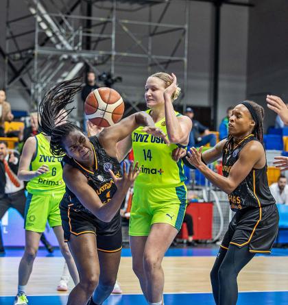 Utkání USK Praha - Galatasaray 64:55 zaznamenané objektivy Miloše Březiny