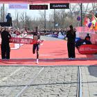 Burunďan Kwizera při půlmaratonu prolétl Prahou rychlostí 362,741 metrů za minutu ! Zajímavost: Na počet běžců obrazně Prahou pobíhal celý Benešov