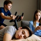 Spánek, pohyb a mobily: Tři pilíře, které rozhodují o štěstí našich dětí