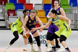 Máme obrázky od Jiřího Růžičky ze čtvrtfinále play off v basketbalu žen USK - Slovanka 113:35