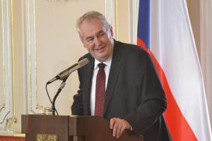 Prezident Miloš Zeman oroduje za Martinu Sáblíkovou u předsedy MOV Thomase Bacha