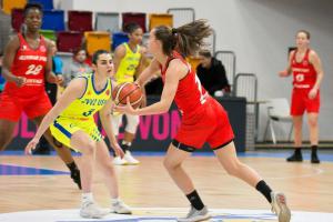 Podívejte se, jak vyhrály basketbalistky USK nad hráčkami Villeneuve o šestnáct bodů