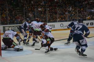 Kam 4. listopadu 2022 za sportem? Na fotbal, lední hokej, nohejbal, aerobik, basketbal, plavání