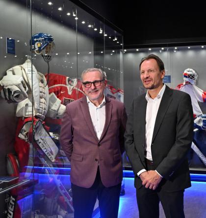 Český národní tým hokejistů povedou hlavní trenér Zdeněk Moták a asistent  Pavel Gross