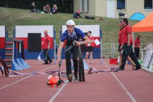 Mistrovství Česka dorostu v požárním sportu odstartovalo na atleticko ragbyovém stadionu