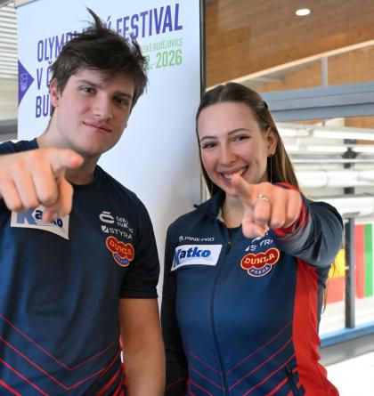 Studenti a olympionici Julie Zelingrová  a Vít Chabičovský  se těší na curlingovou soutěž smíšených dvojic