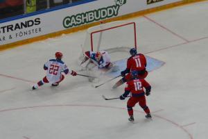 Čeští hokejisté před odletem za velkou louži na Světový pohár porazili Rusko 2:1 po nájezdech