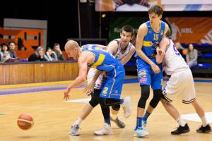 Podívejte se, jak se hrálo o ligové body v basketbalové lize mužů: USK - Jindřichův Hradec 85:61