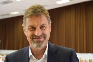 Petr Bříza byl zvolen prvním místopředsedou IIHF, ale při volbě předsedy neuspěl