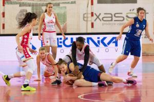 Podívejte se, jak v lize basketbalistky Slavie Praha zničily hráčky z Karlových Varů 94:57
