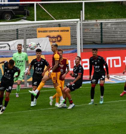 Kam 4. dubna 2026 za sportem? Na fotbal, lední hokej, volejbal, americký fotbal