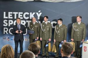 Aeroklub ČR na letišti v Roudnici vyhlásil parašutisty nejlepšími leteckými sportovci roku 2022