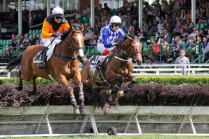 Šesté pardubické vítězství pro Váňu v úvodní cross country
