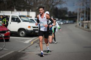 Půlmaratonské mistrovské tituly patří potřetí Tereze Hrochové a Jiřímu Homoláčovi