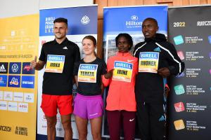 Běžce a běžkyně se na Birell Grand Prix Praha proběhnou 3. září 2022 podvečerní metropolí