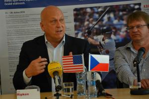 A vy jste kdo? Cal Ripken, legenda amerického baseballu poprvé v Evropě a navíc v Česku