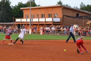 Kam v pondělí 19. července 2021 za sportem? Na tenis, softball a vůbec sportujte také sami