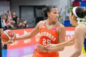 Podívejte se na obrázky z basketbalové Euroligy žen ... USK - Bourges 82:64