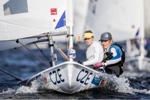 Skončil jachtařský Test Event v Riu. Veronika Kozelská Fenclová těsně za desítkou