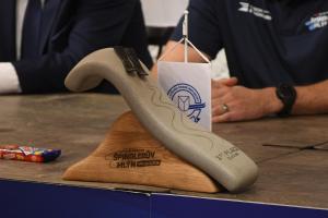 Vítězné lyžařky na Světovém Poháru ve Špindlerovém Mlýně získají pětikilové trofeje