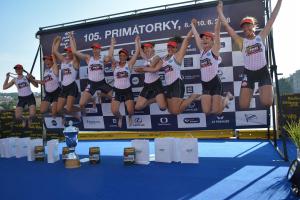 Podívejte se, jak se veslařky z UK Praha radovaly z vítězství v akademických Primátorkách