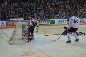 Podívejte se, jak hokejisté Sparty nakonec porazili Liberec, i když až v nájezdech 4:3