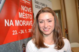 Běžkyně na lyžích Petra Nováková si v prvním závodě MS poranila rameno a zatím nezávodí