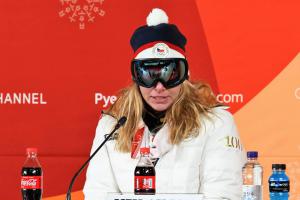 Proč Ester Ledecká na setkání s novináři vypadala v brýlích jako masařka? Důvod? Nenalíčila se