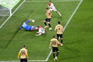 V Edenu to nuda z Brna nebyla, ale zásluhou obou brankářů diváci viděli jen dvě branky... Slavia - Brno 2:0