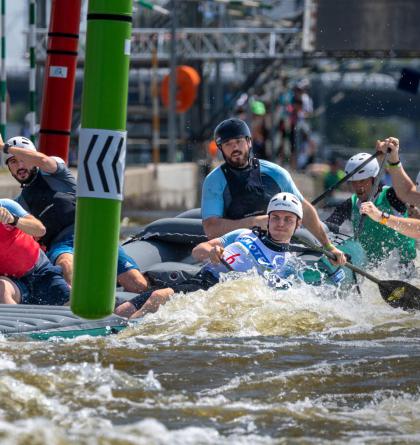 Napínavé souboje i překvapení v Troji. Český rafting obstál v mezinárodní konkurenci