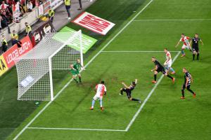 Více než 10 tisíc diváků vidělo v Edenu pět branek. Slavia - Hradec Králové 4:1
