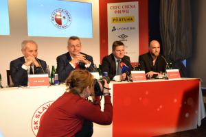 Fotbalisté Slavie Praha chtějí hrát poháry. Podaří se jim to s osmi posilami?