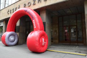 Český rozhlas v roce 2026 bude překypovat sportovními přenosy. Ty se už 100 let vysílají !