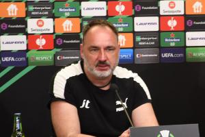Fotbalisté Slavie byli po vyřazení z Konferenční ligy zklamaní, ale i hrdí, jak řekl trenér Trpišovský