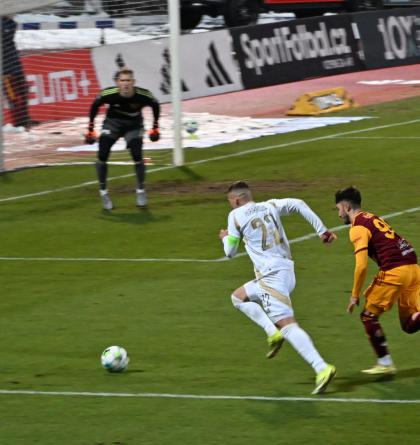 Lukáš Haraslín dostal záběry z Julisky do slovenského sportovního zpravodajství ... Dukla - Sparta 0:3