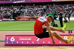 Radek Juška vybojoval na univerziádě zlatou medaili, bronz vezou Kristina Mäki a štafeta