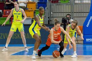 Podívejte se na obrázky z basketbalového duelu USK Praha - Schio 77:80