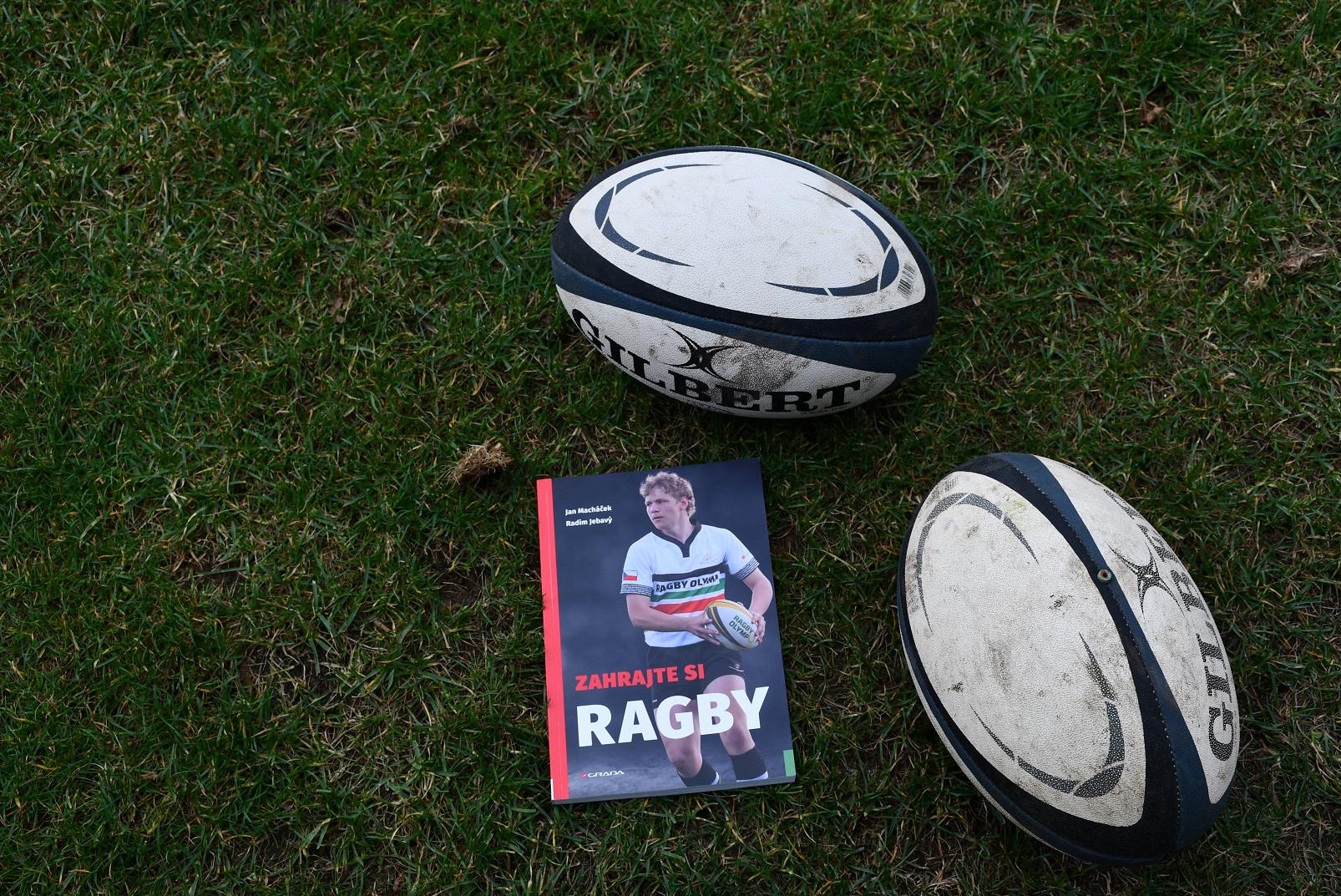 Sportovní listy | Zahrajte si ragby s knihou v ruce, která má 232 stran ...