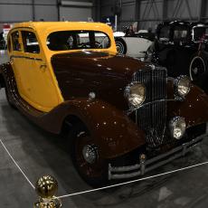 Pomeranč s čokoládou v takových barvách byl tento automobil zbarvený