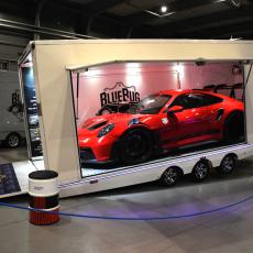 Přívěs pro poklad na čtyřech kolech