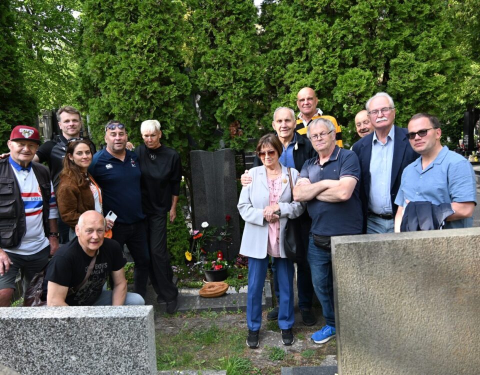 Sto let českého ragby: u hrobu Ondřeje Sekory vzdali hold zakladateli rugby u nás