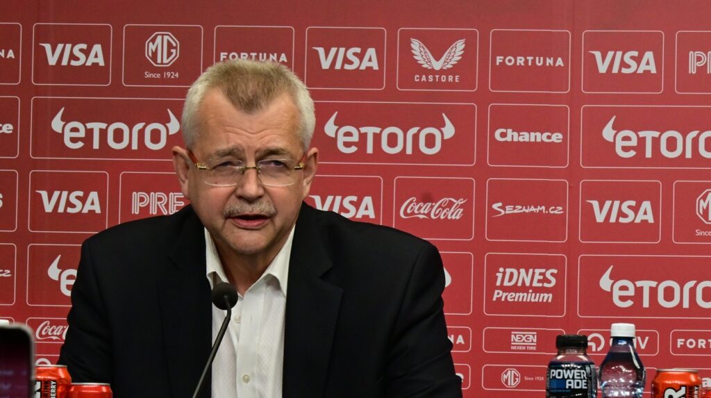 Jaroslav Tvrdík na tiskové konferenci po předčasně ukončeném derby Slavia–Sparta