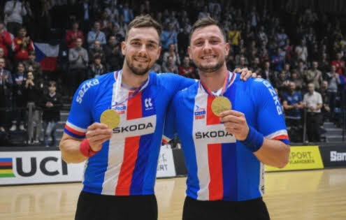 Češi ovládli SP v kolové. Adam s Horákem psali historii